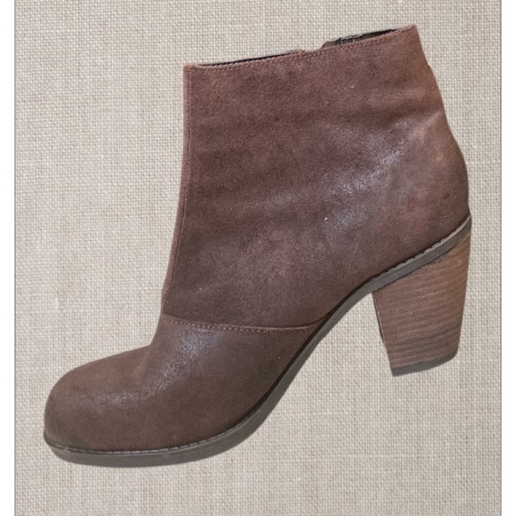 Women’s Dolce Vita Heeled Ankle Boots, zip up, Suede, size 8.5, dark brown - Picture 2 of 3